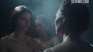 Denise Gough çıplak, Raffey Cassidy, The Other Lamb sahneleri