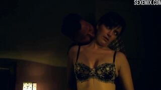 Jen Lilley セクシー、黒いブラとパンティー、Evil Doctor (2018) のシーン