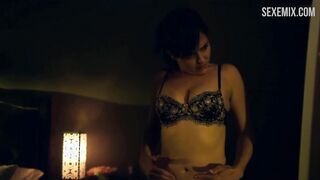 Jen Lilley sexy, in reggiseno e mutandine neri, scena in Evil Doctor (2018)