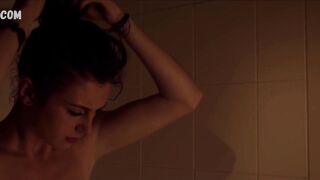 Penny Jenkinson sexy, in bathroom, scene in baSukkel voor de Liefde (2014)