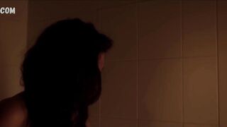 Penny Jenkinson sexy, in bathroom, scene in baSukkel voor de Liefde (2014)