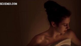 Penny Jenkinson sexy, in bathroom, scene in baSukkel voor de Liefde (2014)