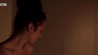 Penny Jenkinson sexy, in bathroom, scene in baSukkel voor de Liefde (2014)