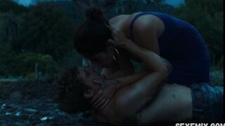 Adele Exarchopoulos naked, scene in Revenir (2019)