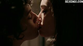 Mishel Prada and Roberta Colindrezs Lesbian Sex - Vida s02e10 (2019)