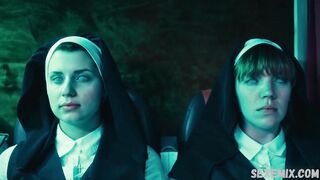 Maddie McGuire und Corrin Evans sexy, lesbische Szene in Exorcism at 60.000 Feet