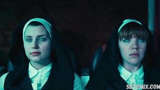 Maddie McGuire und Corrin Evans sexy, lesbische Szene in Exorcism at 60.000 Feet