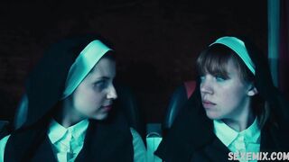 Maddie McGuire und Corrin Evans sexy, lesbische Szene in Exorcism at 60.000 Feet