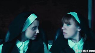 Maddie McGuire und Corrin Evans sexy, lesbische Szene in Exorcism at 60.000 Feet