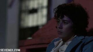 Mishel Prada, Roberta Colindrez cena lésbica em Vida s03e04 (2020)