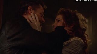 Shelby Lang exhibe ses fesses nues, scène dans Salem s03e08 2017