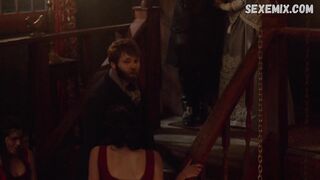 Shelby Lang exhibe ses fesses nues, scène dans Salem s03e08 2017