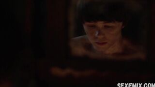 Emily Skeggs montre un corps nu sexy, scène dans Salem s03e02 (2016)