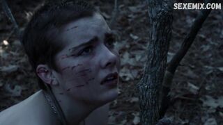 Elise Eberle à genoux sur le sol, scène dans Salem s01e06 (2014)