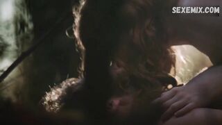 Tamzin Merchant sexy, escena en el bosque - Salem 2014