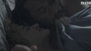 Julia Garner scena sexy in stile missionario in Ozark s03e06e08 (2020)