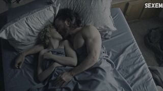 Julia Garner scena sexy in stile missionario in Ozark s03e06e08 (2020)