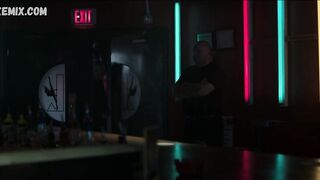 Kiley Casciano balla uno spogliarello, scena Ozark s02e02 (2018)