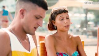 Rebecca Coco Edogamhe, Amanda Campana-Bikini, Szene in Summertime s01e03 (2020)