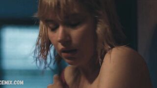 Imogen Poots が胸を点滅させる、I Know This Much Is True (2020) のシーン