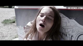 Patrycja Planik seins nus, scène dans Lillian (2019)