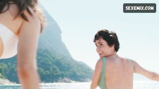 Fernanda Vasconcellos sulla spiaggia, scena in La cosa più bella