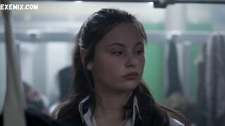 Alexandra Favalli sous la douche, scène dans Zombi Child (2019)