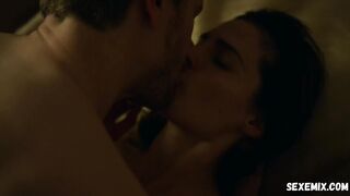 Stana Katic escena sexy y gemidos en Absentia s01e04 (2017)