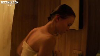 Pavlovova Maria en la ducha, escena en Redl s01e01 (2018)