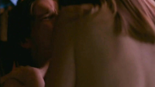 Melanie Gutteridge sexy escena de pechos en G:MT – Greenwich Mean Time (1999)