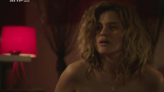 Marie Denarnaud nuda, Romane Bohringer nuda, scena di sesso da Heroines s01e02,03 (2017)