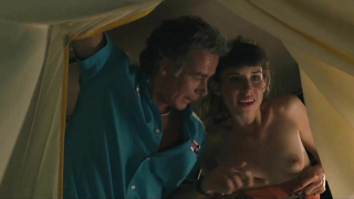 Beatrice Costantini desnuda, Sophie Nollet desnuda, escena erótica de Camping (2006)