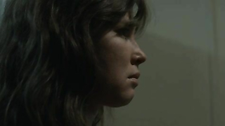 Emma Booth nue, scène érotique de Hounds of Love (2016)