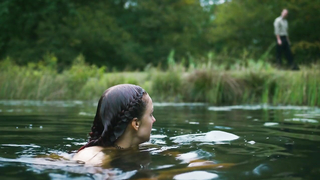 Josefine Christofferson nago, scena erotyczna z Backstroke (2017)