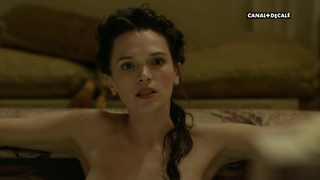 Anna Brewster nuda, scena erotica da Versailles s02e07 (2017)