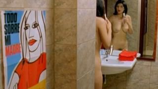 Ludmila Ruoso nago, Chloу Berthier nago, scena erotyczna z Nue comme un verre (2003)