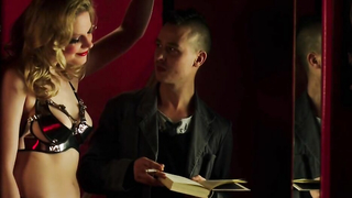 Anna-Maria Hirsch nuda, scena di sesso da Tod den Hippies!! È lebe der Punk! (2015)