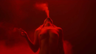 Marte Germaine Christensen desnuda, escena erótica de El gran desnudarse (2017)