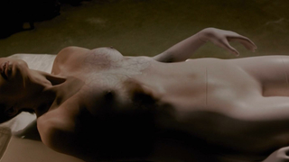 Rachel Sellan nue, scène érotique de Silent Hill Revelation (2012)