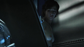 Carrie Coon nuda, scena erotica da The Leftovers s03e08 (2017)