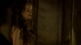 Lotte Verbeek nue, scène érotique des Borgias s01e02 (2011)