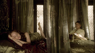 Lotte Verbeek nue, scène érotique des Borgias s01e02 (2011)