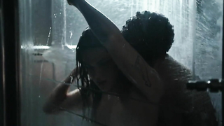 Callie Hernandez nue, scène de sexe d'Alien : Covenant (2017)