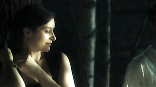 Assumpta Serna nuda, Amira Casar nuda, scena erotica da L'accordatore di terremoti (2005)