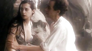 Assumpta Serna nuda, Amira Casar nuda, scena erotica da L'accordatore di terremoti (2005)