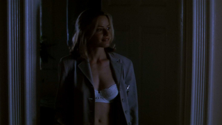 Elisabeth Shue sexy, scène de sexe de The Saint (1997)