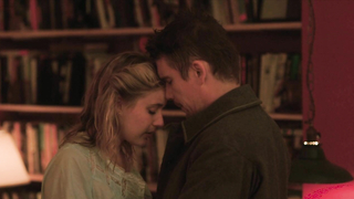 Greta Gerwig nue - Maggie's Plan (2015)