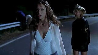 Nude celebs »: Jennifer Love Hewitt sexy, Sarah Michelle Gellar sexy - I Know What You Did Last Summer (1997)