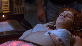 Nude celebs »: Julia Roberts sexy - Flatliners (1990)