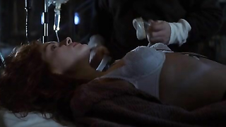 Nude celebs »: Julia Roberts sexy - Flatliners (1990)